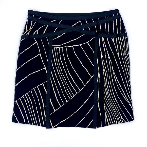 Ann Taylor Geometric Pattern Skirt (Black and White/Off White) Size 4P - Picture 13 of 16
